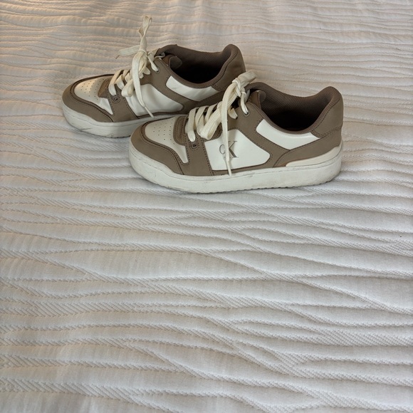 Calvin Klein Jeans White and Tan Sneakers size 8.5 - Picture 3 of 8